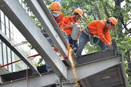 Lấn chiếm vỉa hè, chủ tòa nhà Saigon Centre mất mái che