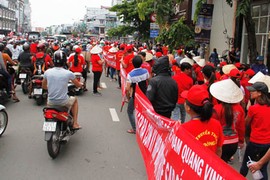 Hàng nghìn tiểu thương chợ An Đông tràn ra đường bãi thị 