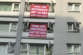 Cư dân Saigonres Plaza giăng băng rôn phản đối Địa ốc Sài Gòn Nam Đô