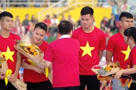 Giao lưu tại TP.HCM: “Mưa” tiền thưởng cho U23 Việt Nam 