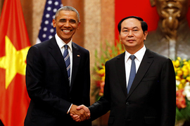 Tổng thống Obama công bố gỡ bỏ cấm vận vũ khí đối với Việt Nam