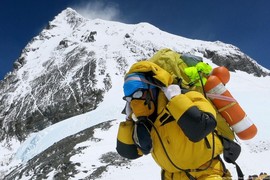 Vì sao những người bỏ mạng trên đỉnh Everest sẽ phải nằm tại đó mãi mãi?