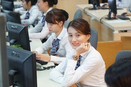 Nhân viên ngân hàng, thu nhập một tháng mua 8 chỉ vàng?