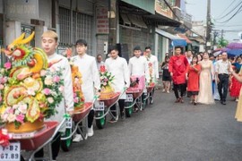 Độc đáo những đám hỏi dùng xe rùa chở sính lễ