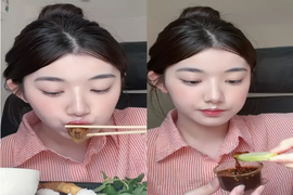 “Hot girl mukbang” Nghệ An chỉ ngồi ăn cũng hút hàng triệu lượt xem