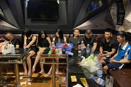 26 người bay lắc trong quán karaoke