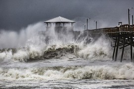 Hình ảnh đầu tiên khi siêu bão Florence đổ bộ bờ đông nước Mỹ