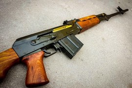 Soi khẩu súng bắn tỉa chỉ thua tiểu liên AK-47 một bậc