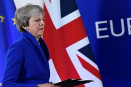 Thủ tướng Anh Theresa May đối diện nguy cơ từ chức