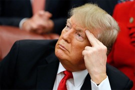 Tổng thống Trump có thoát nổi tình cảnh "tứ bề thọ địch"?