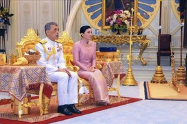 Nhà vua Thái Lan Rama X chính thức lên ngôi