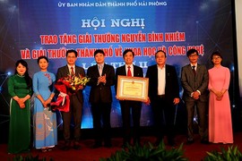 Hải Phòng: Trao giải thưởng về Khoa học và công nghệ năm 2021