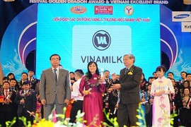 Vinamilk đạt giải Thương hiệu mạnh Việt Nam 2015