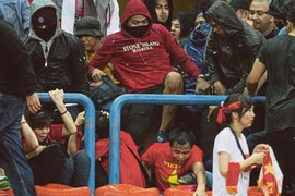 Vụ đánh CĐV Việt Nam được hooligan Malaysia chuẩn bị trước?