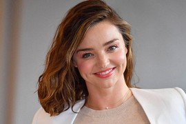 Miranda Kerr rạng rỡ ở Nhật sau khi trả lại kim cương của tỷ phú