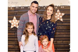 Jessica Alba bất ngờ chia sẻ mang bầu lần thứ ba