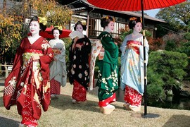 Cuộc sống bí ẩn của các thiếu nữ khổ luyện thành geisha