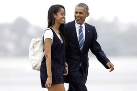 Ông Obama tiễn con gái cưng, khóc trước mặt mật vụ