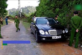 Video: Cả gia đình tử vong trong ô tô Mercedes: Bí ẩn trần xe bị cháy?