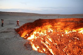 Lời kể của người đầu tiên thâm nhập “cổng địa ngục” cháy suốt 50 năm