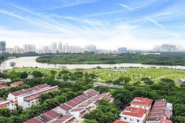 Bi hài chuyện tháo chạy khỏi mùi rác Nam Sài Gòn