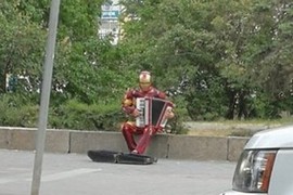 Khi Iron Man đã tiêu diệt tất cả kẻ thù nhưng vẫn phải kiếm cơm