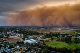 Video: Bão bụi khiến thị trấn Australia 'tối như mực' giữa ban ngày