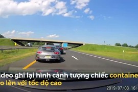 Video: Tài xế Porsche 911 thoát chết gang tấc nhờ tài lái xe điêu luyện