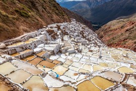 Video: Cánh đồng muối đẹp tựa tiên cảnh tại Peru