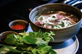 Tô phở bò Wagyu hơn 1 triệu đồng ở khách sạn 5 sao có gì đặc biệt?