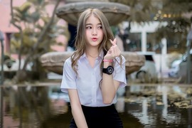 Hot girl đồng phục Thái Lan chuyển hướng sang phong cách gợi cảm