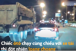 Video: xe 4 chỗ loạng choạng tạt đầu xe tải