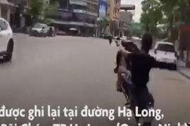 Video: 'Quái xế' bốc đầu xe máy tại khu du lịch Hạ Long