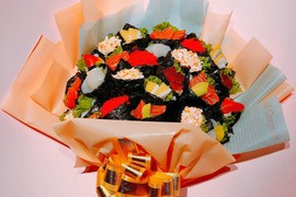 Sốt với bó hoa sushi lạ mắt giá hơn 1 triệu đồng