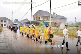 Video : Màn ăn hỏi rước dâu độc lạ khiến nhà gái phì cười