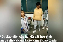 Video : Giáo viên Trung Quốc bắt học sinh đập vỡ điện thoại