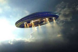 UFO màu xanh lam xuất hiện trên bầu trời đêm của Hawaii