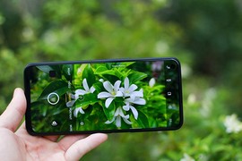 Tận thấy Oppo A92 - mặt lưng chòm sao, màn hình chấm O