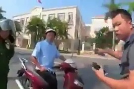 Nam thanh niên vi phạm luật giao thông còn vu “công an đánh dân“