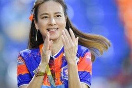 Madam Pang chúc mừng Thái Lan thắng Việt Nam 3-0 