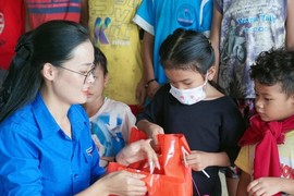 Nữ Phó Bí thư Đoàn trường Đại học tình nguyện lên đường nhập ngũ