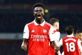 Arsenal gia hạn hợp đồng với Bukayo Saka