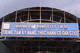 TP HCM: Giám đốc trung tâm đào tạo lái xe đưa 1 tỉ đồng cho 2 chuyên viên thuế