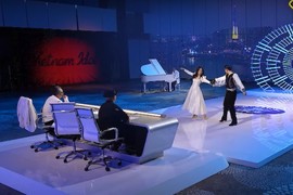 Giám khảo Vietnam Idol háo sắc?