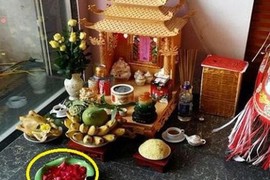 Ý nghĩa của bát nước thả hoa trên bàn thờ Thần Tài 