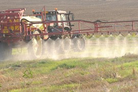 Châu Âu phê duyệt gia hạn sử dụng glyphosate thêm 10 năm