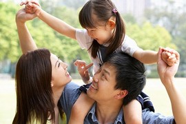 Làm cha mẹ có khiến chúng ta hạnh phúc hơn không?