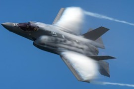 Sau một năm, tiêm kích F-35 bớt đc hai lỗi, còn 871 vấn đề!