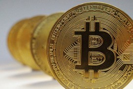 Giá Bitcoin hôm nay 12/7: Thị trường nín thở