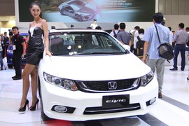 Honda Civic 2015 2.0 AT giá gần 870 triệu tại VN